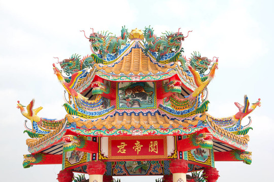 中國龍雕像，神廟的屋頂