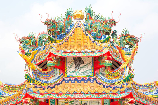 中國龍雕像，神廟的屋頂