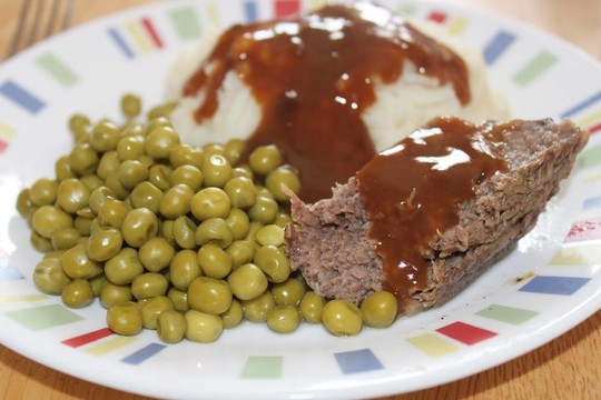 土豆泥晚餐；豌豆牛肉配肉汁