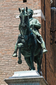 青銅雕像。市政廳。Ferrara。Emilia Romagna。意大利.
