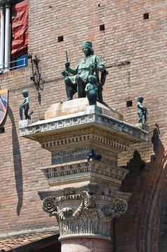 青銅雕像。市政廳。Ferrara。Emilia Romagna。意大利.