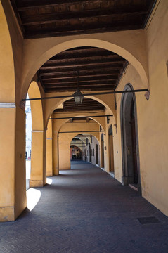 小巷。Ferrara。Emilia Romagna。意大利.