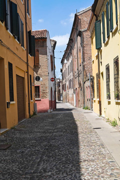 小巷。Ferrara。Emilia Romagna。意大利.