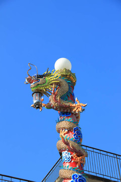 中華寺龍柱燈泡。