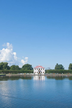 泥炭的宮殿。Peterhof（Petrodvorets）；圣彼得堡；Russi