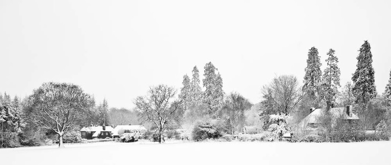 黑色和白色的winterr雪場(chǎng)景觀