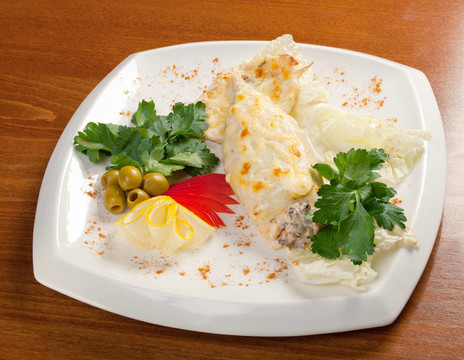 魷魚(yú)魚(yú)餡蔬菜。