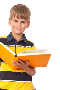 學校男孩手里拿著一本書
