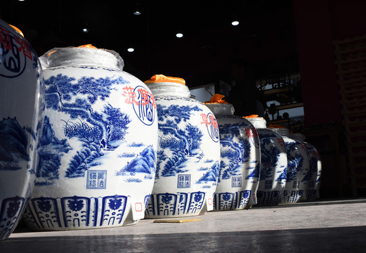 青花瓷壇壇