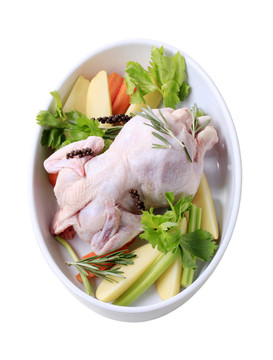 生雞肉和蔬菜