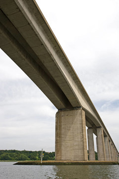 高速公路橋梁