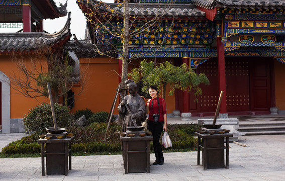 桃花源古鎮(zhèn) 雕塑制擂茶