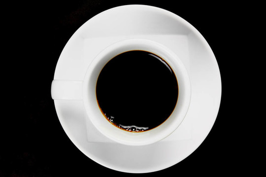 查看黑咖啡杯頂部