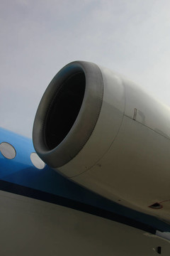 飛機(jī)發(fā)動(dòng)機(jī)