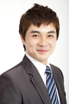 微笑的亞洲商人