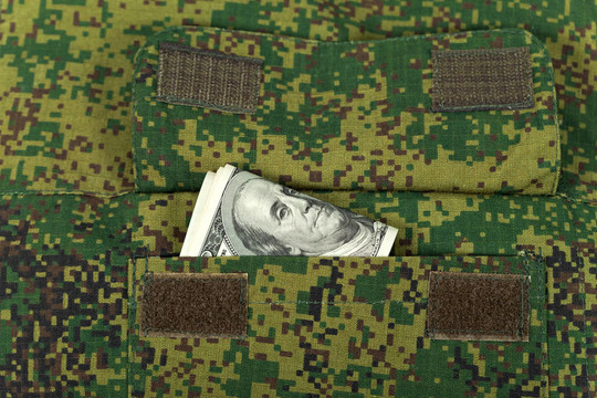 軍裝口袋里的鈔票