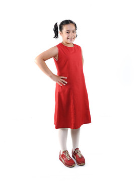 可愛的小女孩穿著紅衣服冒充分離；