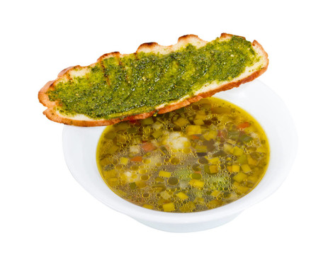 炸面包意大利蔬菜湯