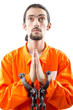 監(jiān)獄里穿橙色長袍的罪犯