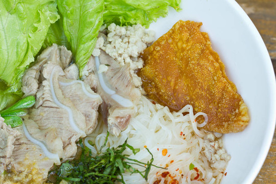 中國食品；米粉肉絲湯