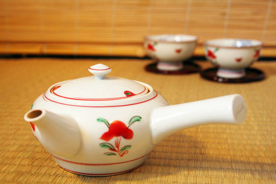日本茶壺和茶杯
