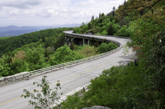 屬灣高架橋