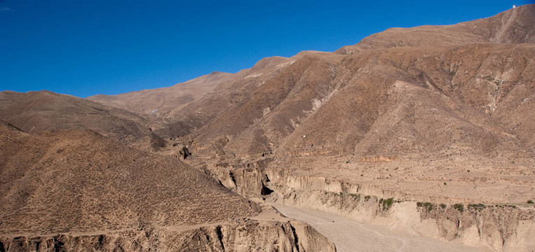 山區(qū)道路的觀點(diǎn)