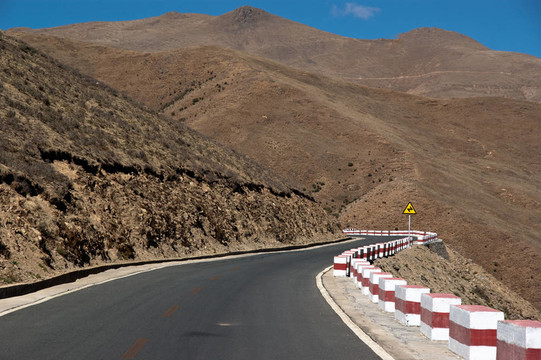 山區(qū)道路的觀點(diǎn)