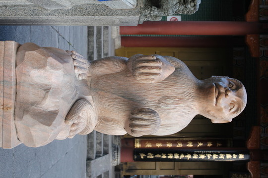 猴雕塑