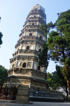 虎丘塔
