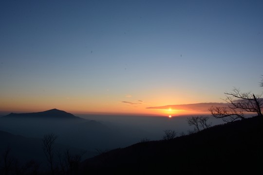 天目山日出