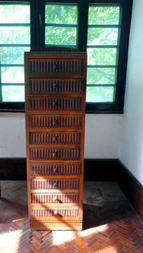 古典家具 實(shí)木立柜