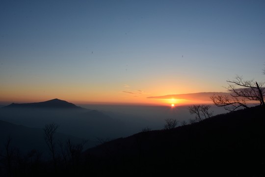 天目山日出