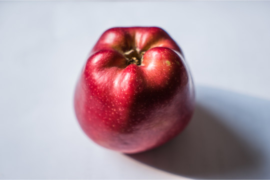一個紅蘋果