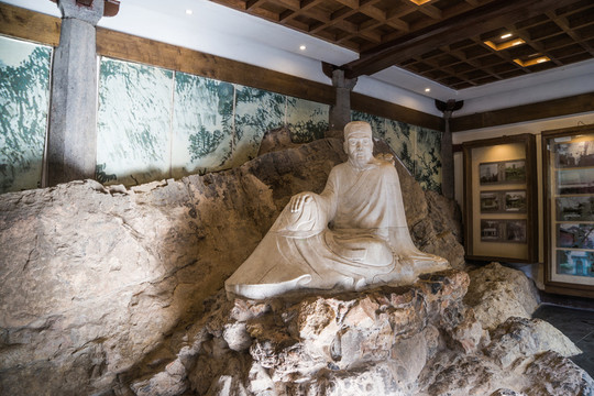 白居易雕像