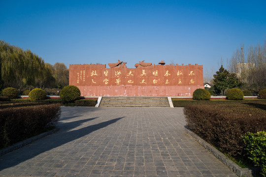 灞陵橋 關(guān)公辭曹雕塑