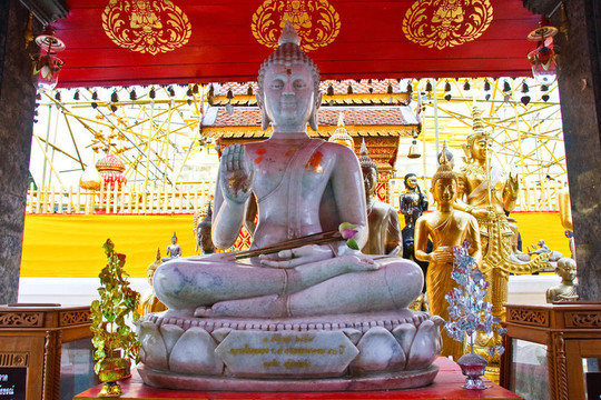 祭壇上的White Buddha形象