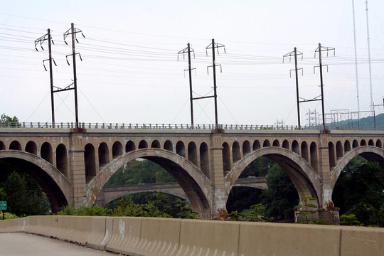 拱鐵路橋