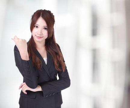 辦公室里的現(xiàn)代商業(yè)女性