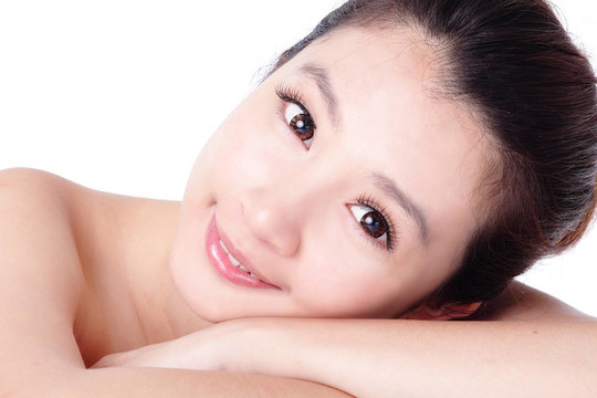 亞洲美女笑臉與放松姿勢