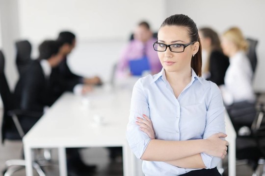 商界婦女與她的工作人員在后臺(tái)