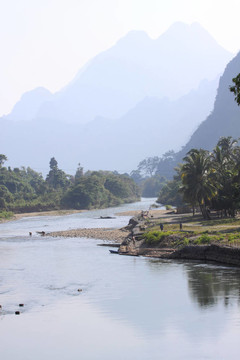 Laos；河流景觀。