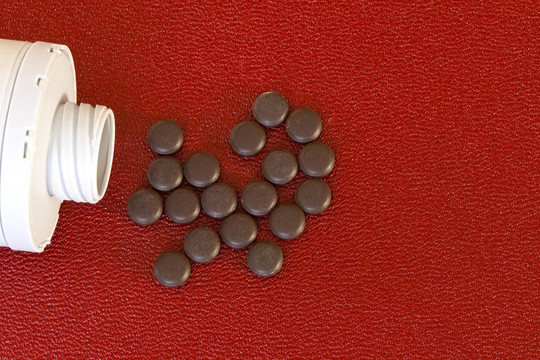 褐色的藥丸