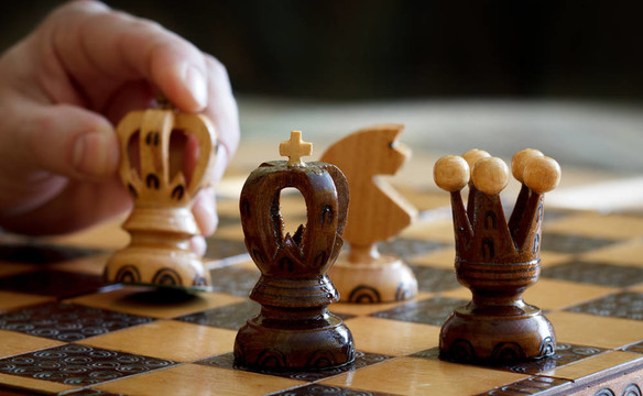 下棋與焦點(diǎn)在前面的黑國(guó)王