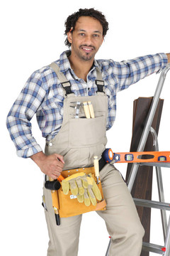 木匠戴toolbelt