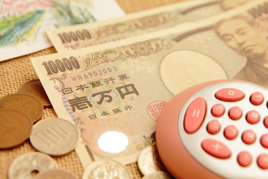 日元（一萬錢）與計算器