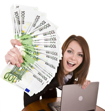 隨著貨幣和筆記本組女性。
