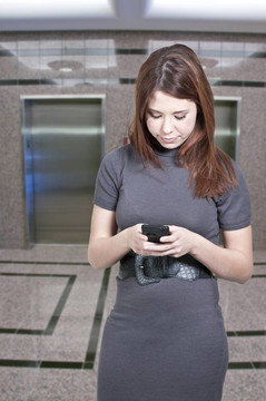 漂亮的女人發(fā)短信
