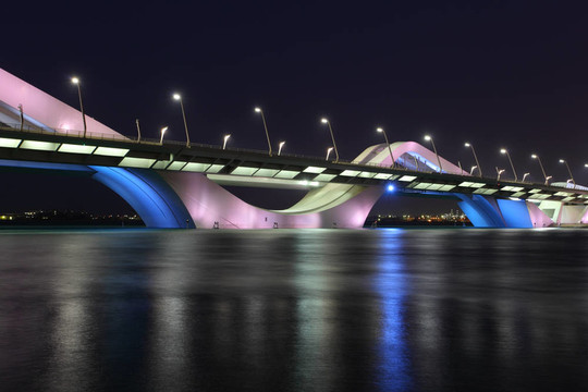 扎耶德橋夜景；阿布扎比；阿拉伯聯(lián)合酋長國