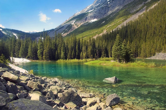 在sabwatcha峽谷湖；阿根廷